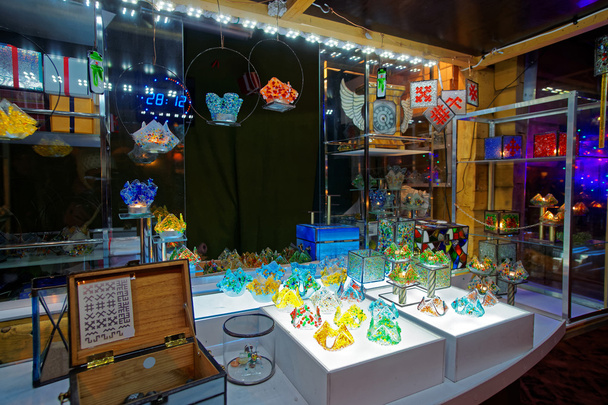 Christmas shop with handmade souvenirs made of glass - Fotoğraf, Görsel
