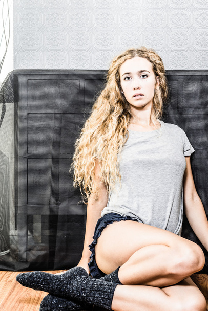 Female With Naturally Curly Long Blonde Hair - Foto, afbeelding