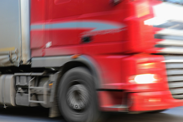 rode vrachtwagen close-up - Foto, afbeelding