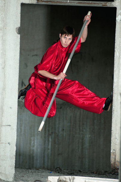 Wushoo man in red practice martial art - Foto, Imagen