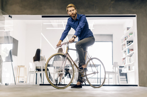 Businessman riding a bicycle - Zdjęcie, obraz