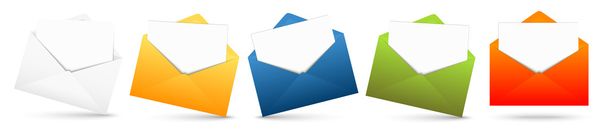 gekleurde enveloppen rij met lege papieren - Vector, afbeelding