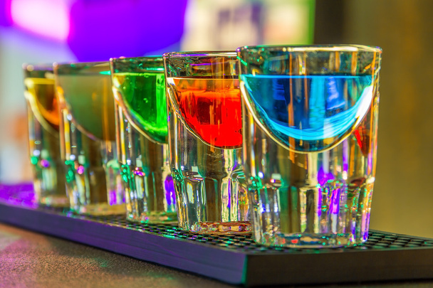kleurrijke shot dranken - Foto, afbeelding