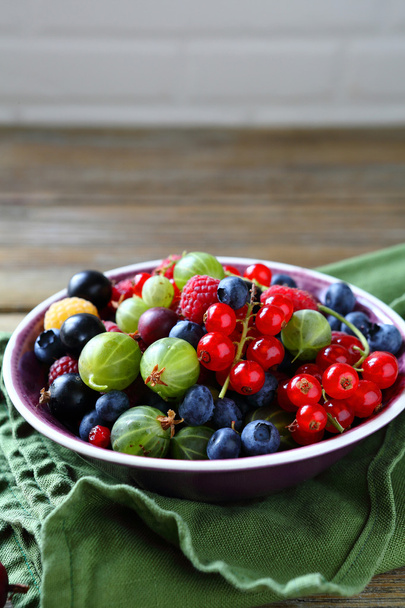 fresh and ripe berry - Фото, зображення