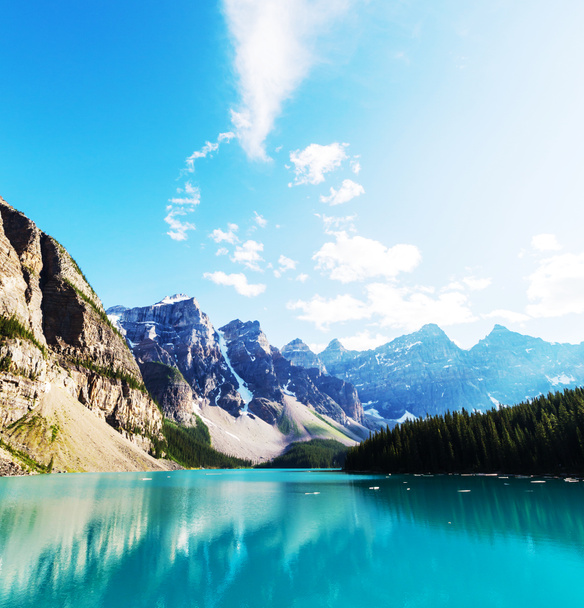 Moraine-tó a Banff Nemzeti Parkban - Fotó, kép