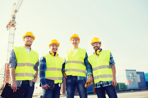 group of smiling builders with tablet pc outdoors - Φωτογραφία, εικόνα