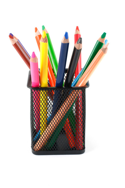 a kosárban színes ceruzák - Fotó, kép