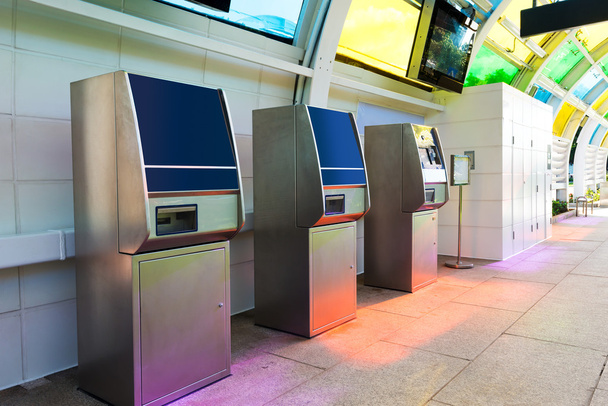 Automaten im Fahrgastraum - Foto, Bild