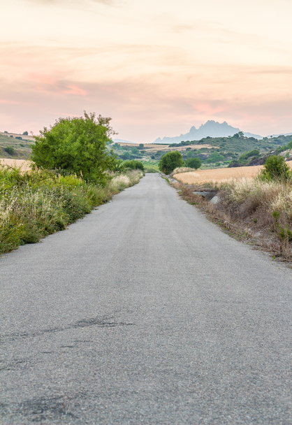 Retrato de uma estrada rural solitária
 - Foto, Imagem