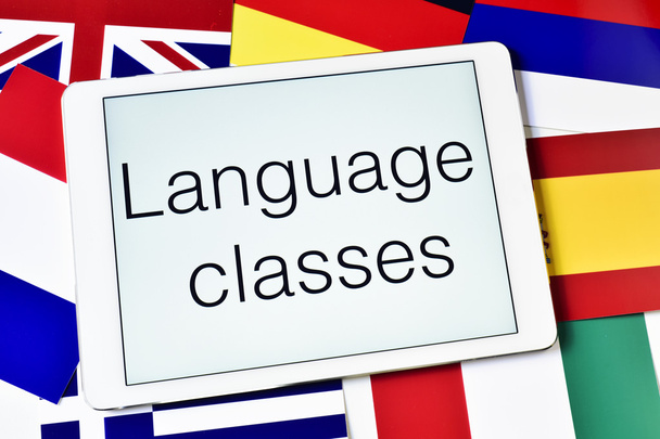 différents drapeaux et les classes de langue de texte à l'écran d'un
 - Photo, image