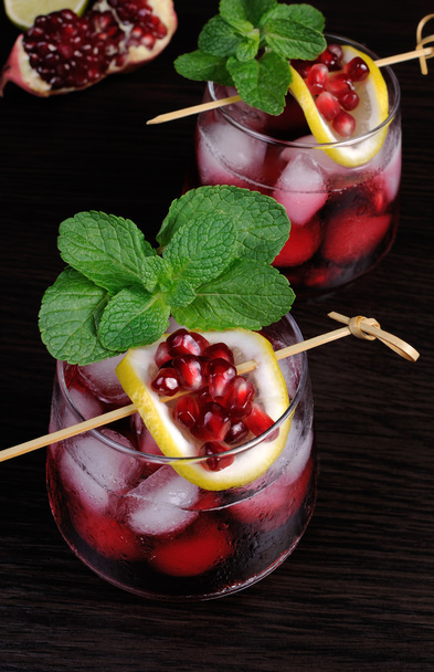 Granaattiomena cocktail
 - Valokuva, kuva