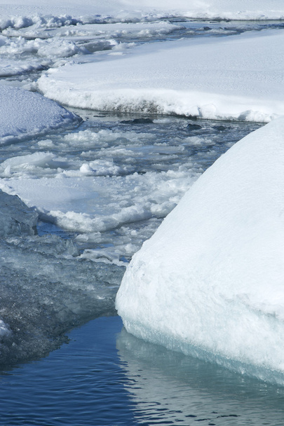 Κομμάτια του πάγου σε παγετώνα λιμνοθάλασσα Jokulsarlon, Ισλανδία - Φωτογραφία, εικόνα