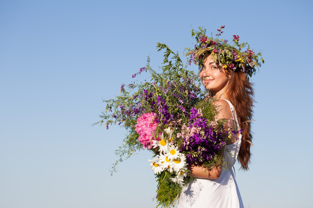 Portrait of Young beautiful Woman with Bouquet, wearing a Wreath - Fotoğraf, Görsel