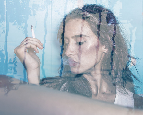 Double exposure of woman smoking and abstract water - Foto, imagen