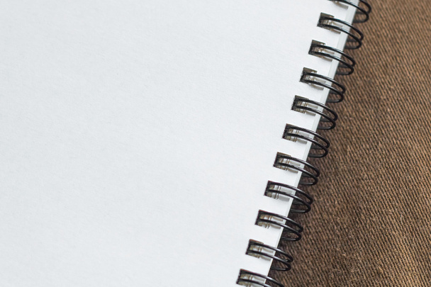 white notebook paper - Foto, afbeelding