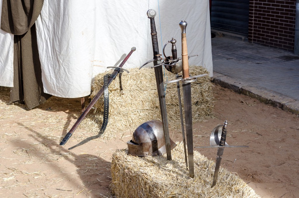 Зброя середньовічного лицаря
 - Фото, зображення