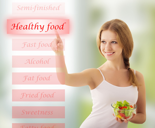Hermosa chica con ensalada de verduras elegir alimentos saludables
 - Foto, Imagen