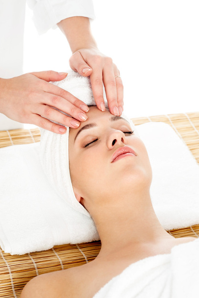 Молода леді отримує масаж голови
 - Фото, зображення
