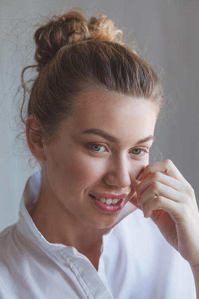 Portrait close up of young beautiful woman - Fotografie, Obrázek