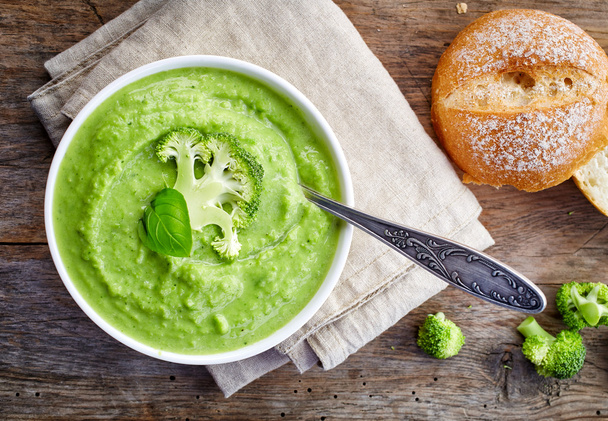 broccoli and green peas soup - Foto, Imagen
