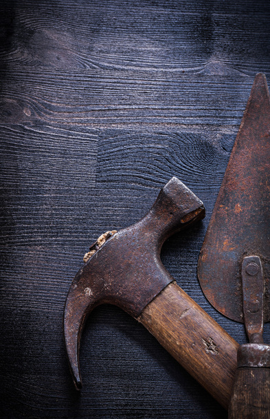 Rusted hammer and spattle - Foto, afbeelding