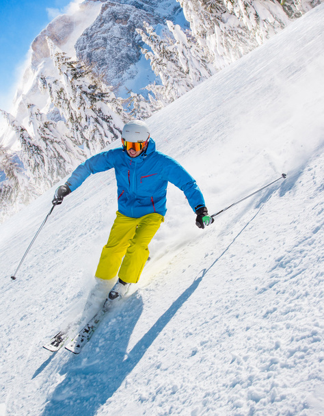 Esqui esqui downhill em altas montanhas - Foto, Imagem