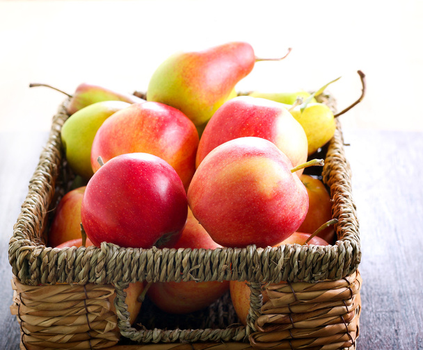 Apples and pears - Фото, зображення