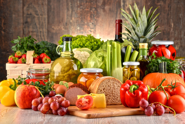 composition avec variété d'aliments biologiques
 - Photo, image