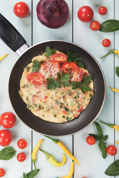 Omelet with cheese and cherry tomato - Фото, изображение