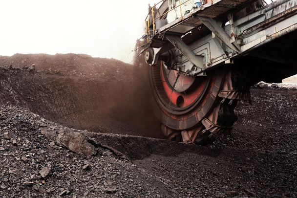 Excavadora de ruedas de cubo gigante para cavar el carbón marrón, República Checa
 - Foto, Imagen