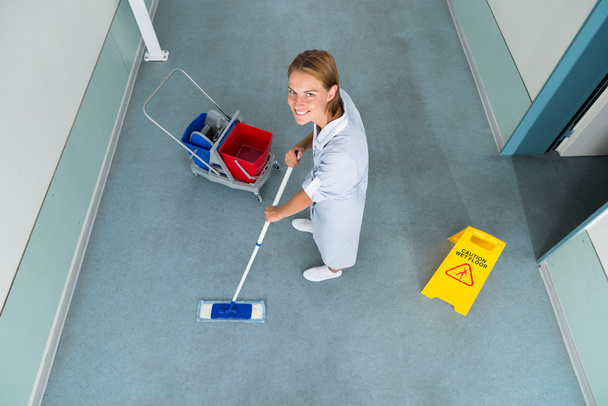 Janitor Cleaning Floor Of Corridor Pass - Valokuva, kuva