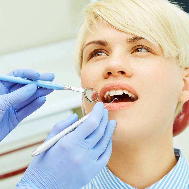 Examining teeth - Foto, Imagem
