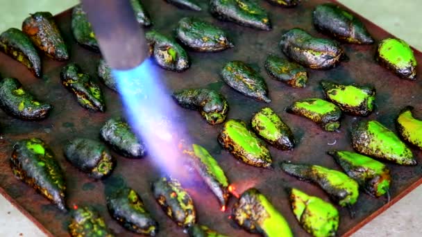Torréfaction de poivre avec brûleur
 - Séquence, vidéo