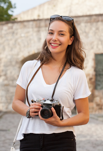 Young woman taking photos - Фото, изображение