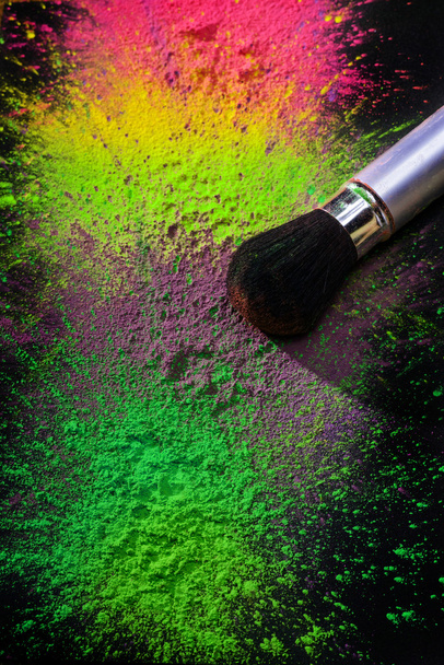 Makeup brush with holi paint - Fotoğraf, Görsel