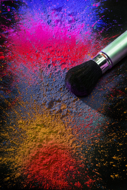 Makeup brush with holi paint - Foto, afbeelding