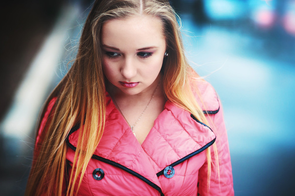 The upset sad girl  on the street - Foto, immagini