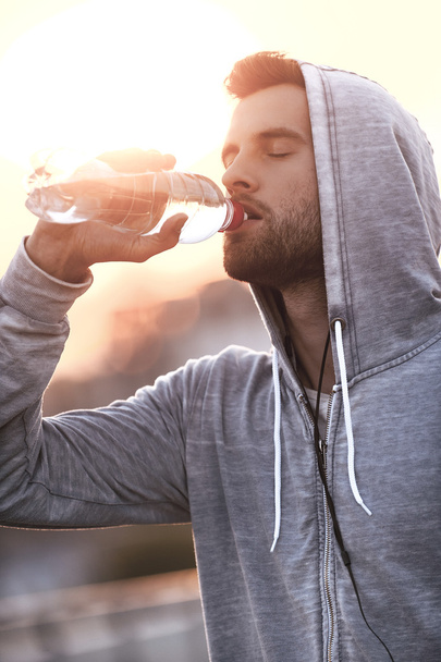 young man drinking water - Zdjęcie, obraz