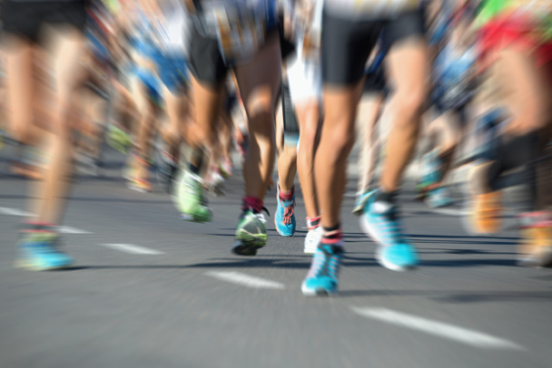 Maratoneti in gara, astratti
 - Foto, immagini