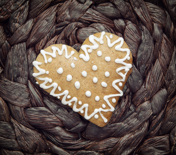 Tasty gingerbread heart of love - Foto, imagen