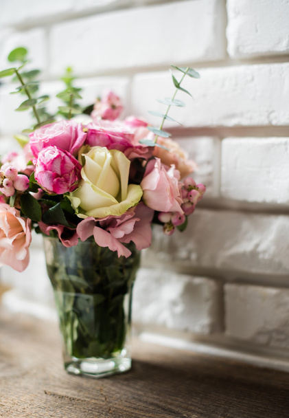 kytice růžových a bílých růží - Fotografie, Obrázek