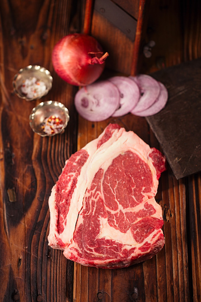 Ruwe rundvlees Ribeye biefstuk - Foto, afbeelding