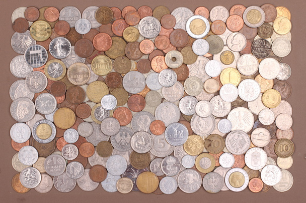 Una collezione di vecchie monete da tutto il mondo
 - Foto, immagini