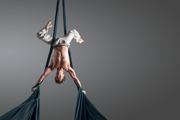 Man performing aerial silk dance - Fotoğraf, Görsel