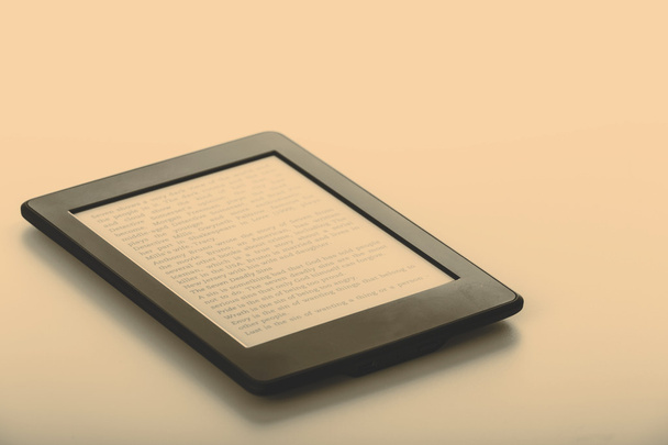 leitor de ebook preto ou tablet no fundo branco
 - Foto, Imagem