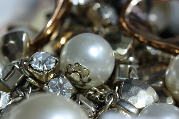 perlina d'oro macro, palla d'oro e perla
 - Foto, immagini