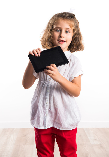 Girl holding a tablet - Foto, imagen