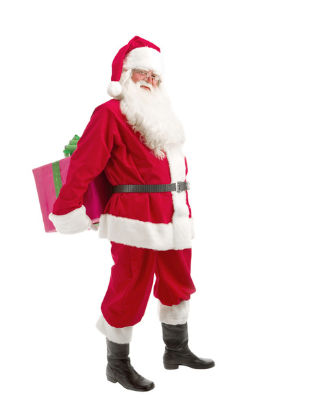 Weihnachtsmann mit Weihnachtsgeschenk in der Hand auf weißem Hintergrund - Foto, Bild