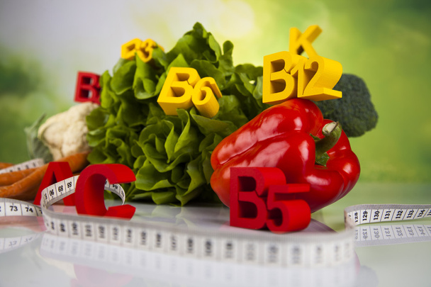 Fitness-Vitaminkonzept, frisches Obst und Gemüse - Foto, Bild