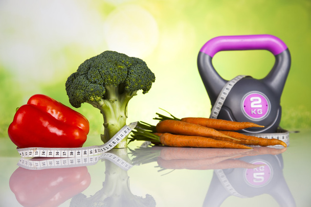 Sprzęt fitness i zdrowe jedzenie - Zdjęcie, obraz